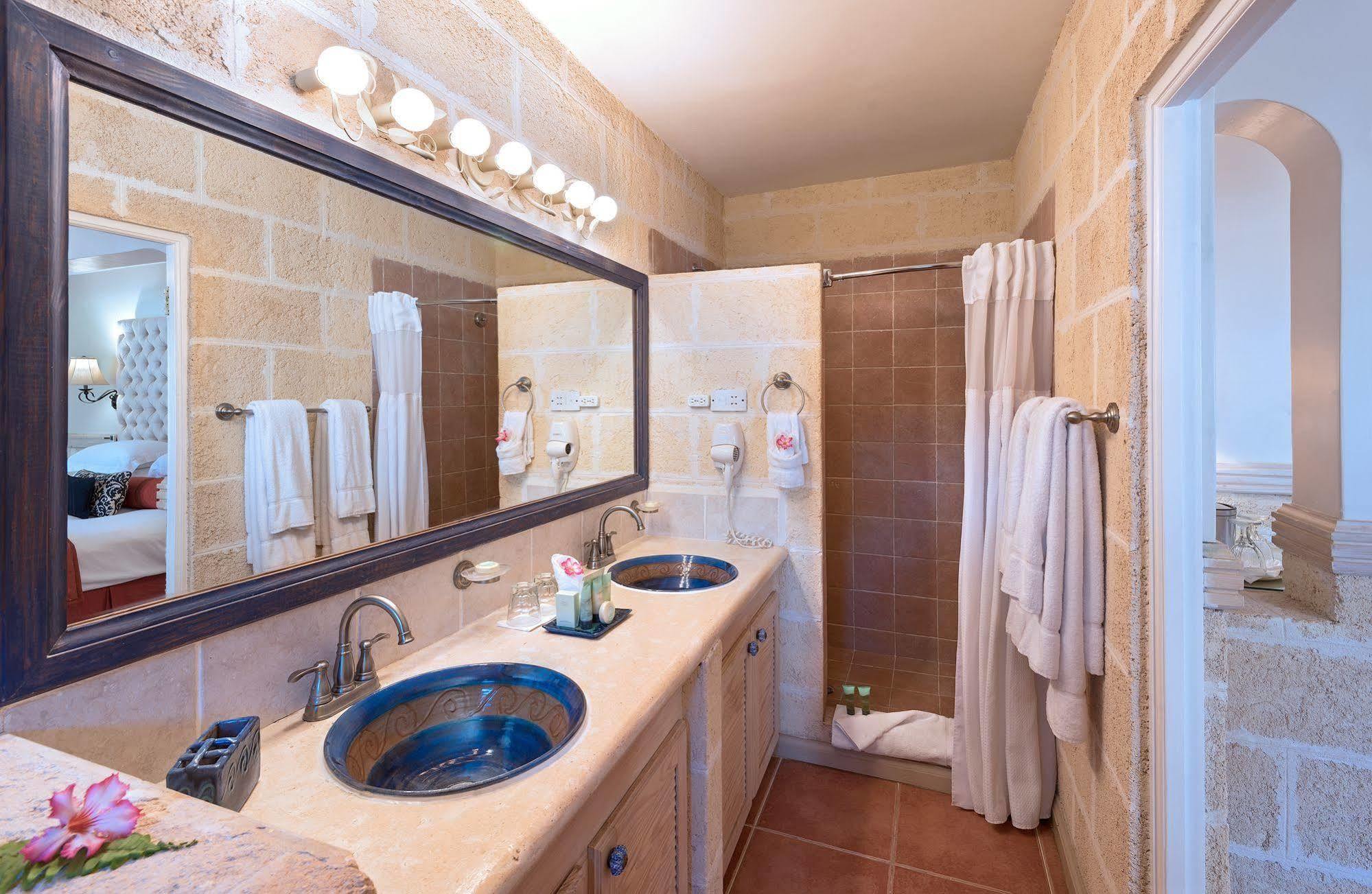 Little Arches Boutique Hotel - Adults Only Oistins Eksteriør bilde